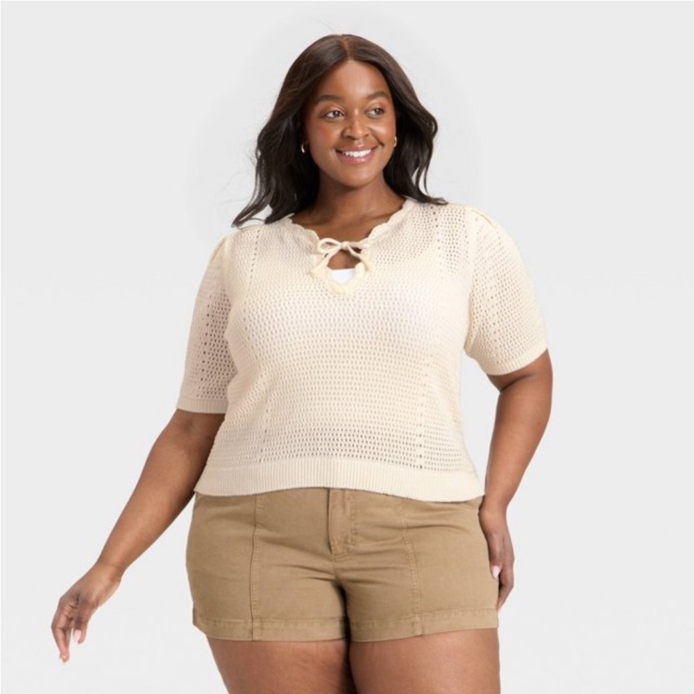 NWT Women’s Short Sleeve V Neck Pullover Sweater. Cream XXL